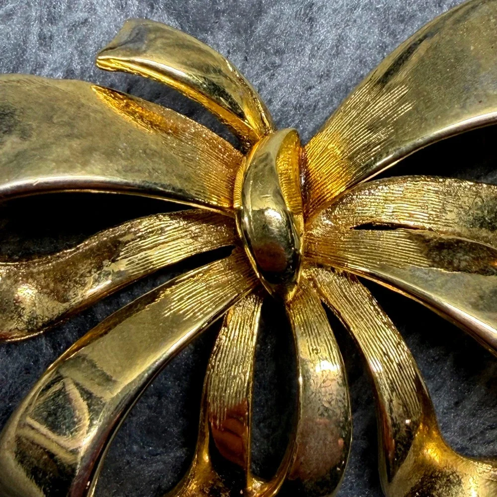 Vintage Gold Tone Bow‎ Brooch Pin Women's Fashion Accessory 2 in
